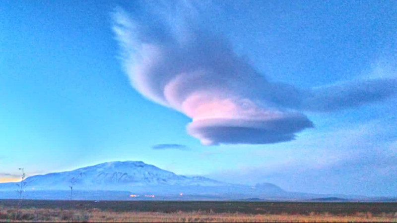 Bitlis'te gökyüzünde sıra dışı görüntü gören cep telefonuna kaydetti - Resim: 1