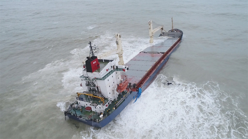 Şile'de karaya oturan gemi dalgaların oyuncağı oldu - Resim: 3