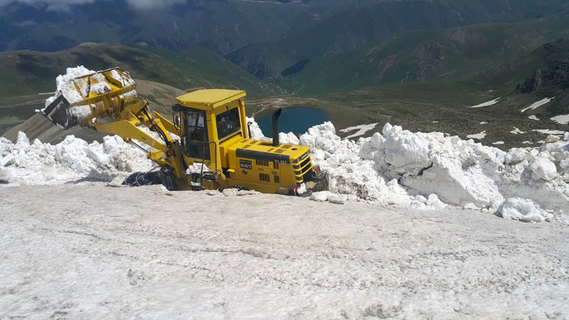 Bayburt'ta 4 metreyi bulan karla mücadele - Resim: 4