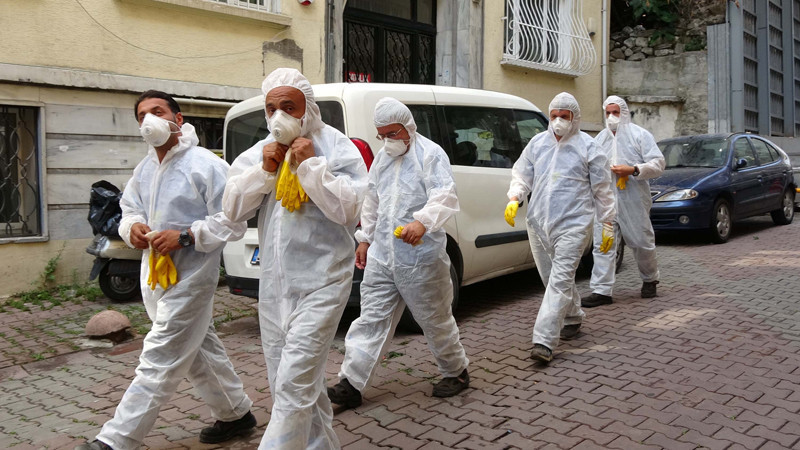 Cihangir'de kötü kokular gelen eve giren ekipler şoke oldu - Resim: 1