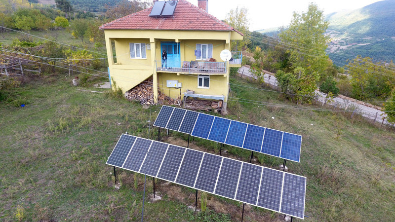 Kezban Teyze Almanya'da gördü köyüne kurdu - Resim: 1