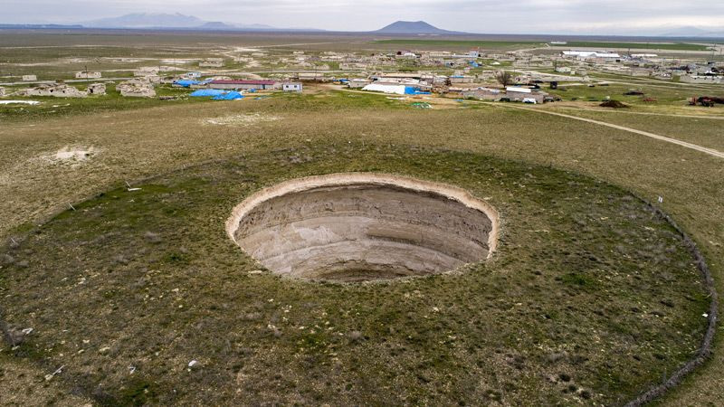 Karapınar'da sayısı 332'ye çıktı evleri yutabilir - Resim: 1