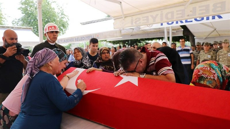 Şırnak şehidi son yolculuğa uğurlandı! Şehit annesinin feryadı yürek yaktı! - Resim: 3