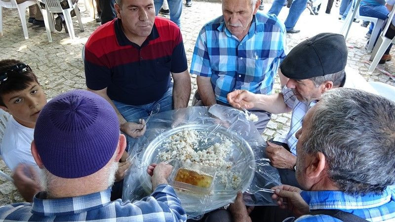 Bu pilavı yemek için köye 20 bin kişi akın etti - Resim: 3