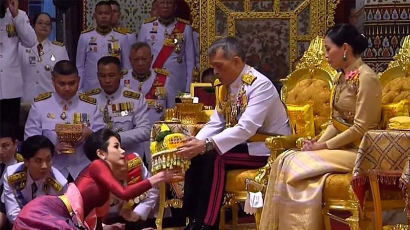Generalini resmi metresi yaptı Tayland Kralı Maha Vajiralongkorn'a bakın - Resim: 2