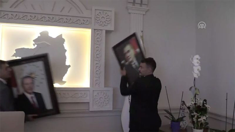 Atatürk resmi indirildi Erdoğan asıldı haberinin aslı ne? İşte görüntünün tamamı - Resim: 2