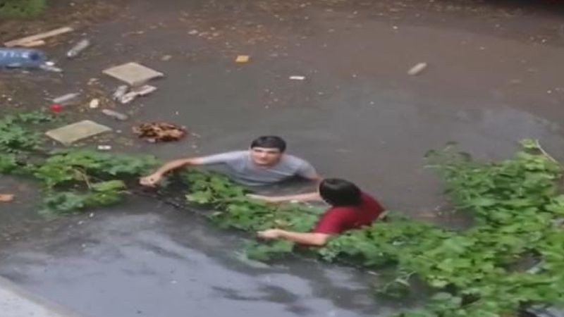 Uyarı üstüne uyarı yapıldı! İstanbul'da su basan evde can pazarı - Resim: 1