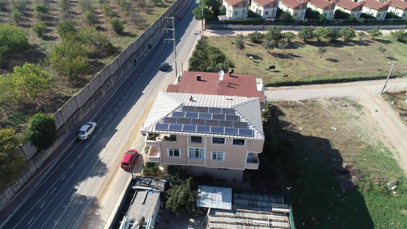 Evin çatısına kurdu fatura ödemediği gibi ayda 300 TL para kazanıyor - Resim: 2