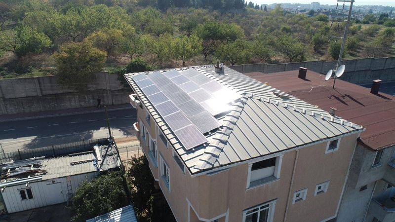 Evin çatısına kurdu fatura ödemediği gibi ayda 300 TL para kazanıyor - Resim: 3