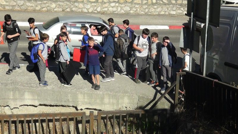 Karabük'te vitesleri karıştıran öğretmen dere kanalına uçtu - Resim: 3