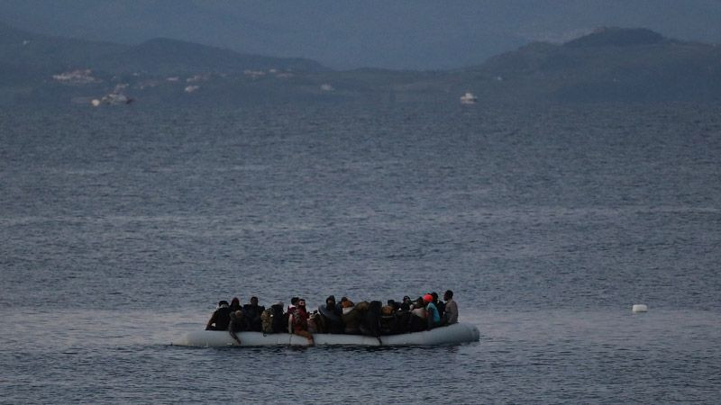 Eksi 5 derecede lastik botta hayatta kalma savaşı Midilli'ye akın sürüyor - Resim: 1