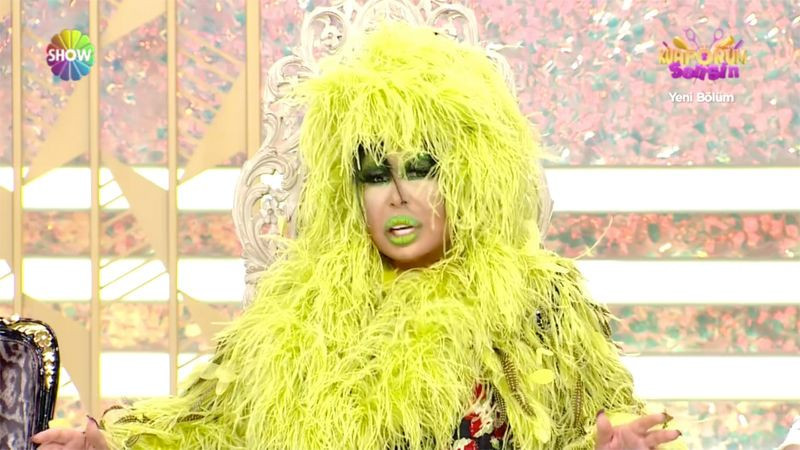 Bülent Ersoy civciv gibi Show TV'ye çıktı! Kuaförüm Sensin'deki kıyafetine bakın - Resim: 1