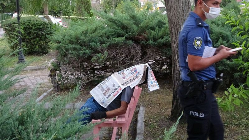 Antalya'da koronavirüste en çok korkulan oldu parkta otururken öldü - Resim: 1