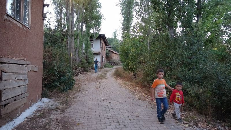 Tokat'taki bu köyün adını duyanlar şaşkına dönüyor halk ise şikayetçi değil - Resim: 4