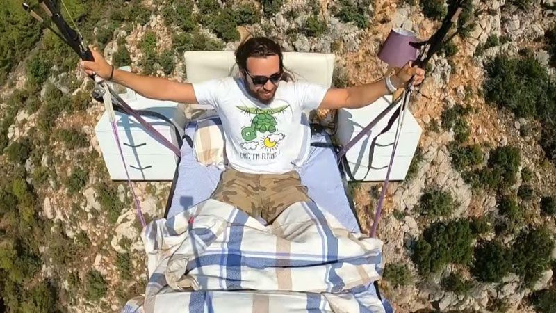 Alanya’da 'yatakla' uçtu gökyüzünde uyudu - Resim: 2