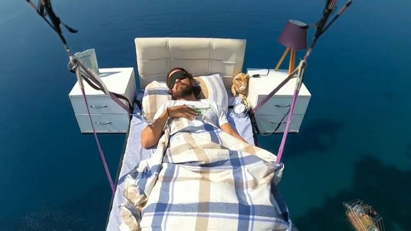 Alanya’da 'yatakla' uçtu gökyüzünde uyudu - Resim: 3