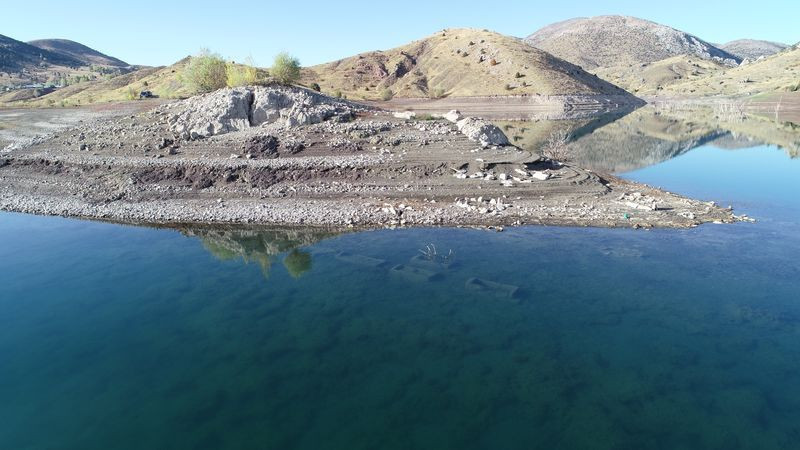 Sivas'ta sular çekildi ortaya çıkanlar tüyler ürpertti! Köylüler tedirgin - Resim: 1