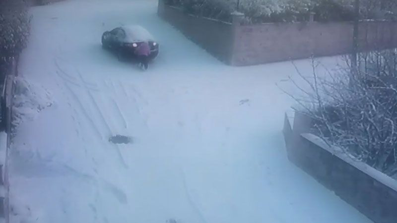 Arnavutköy'de kayan otomobilini akıl almaz yöntemle durdurmak istedi korku dolu anlar - Resim: 4