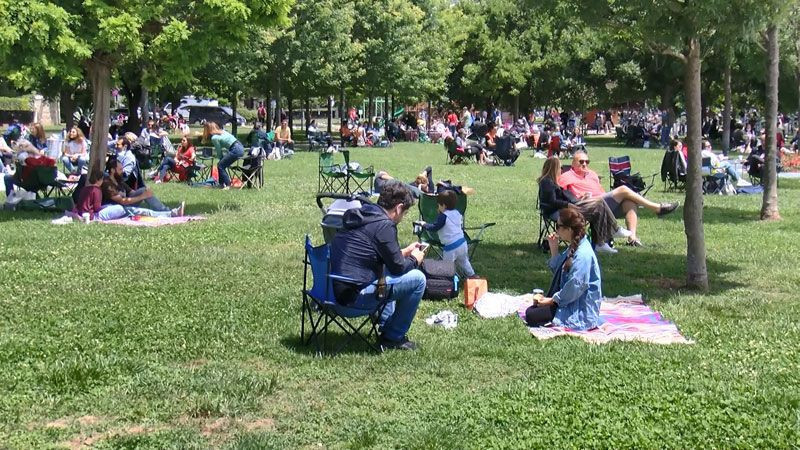 Caddebostan'da deniz salyasının arasında suya giren genç: Salyalar aynı maske gibi yapışıyor - Resim: 3