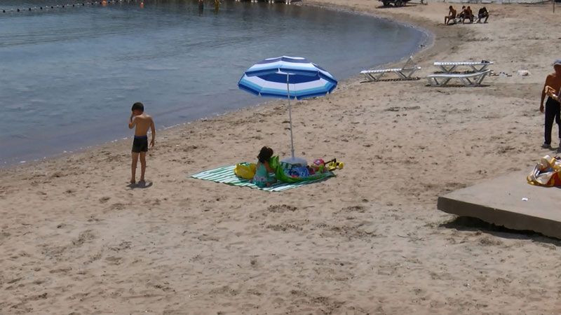 Caddebostan'da deniz salyasının arasında suya giren genç: Salyalar aynı maske gibi yapışıyor - Resim: 2