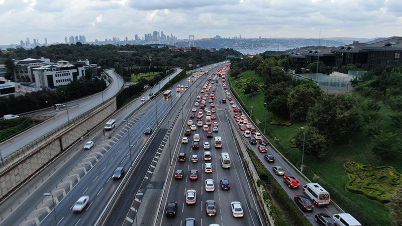 Okullar açıldı, İstanbul'da trafik sabahın erken saatlerinde felç oldu - Resim: 3