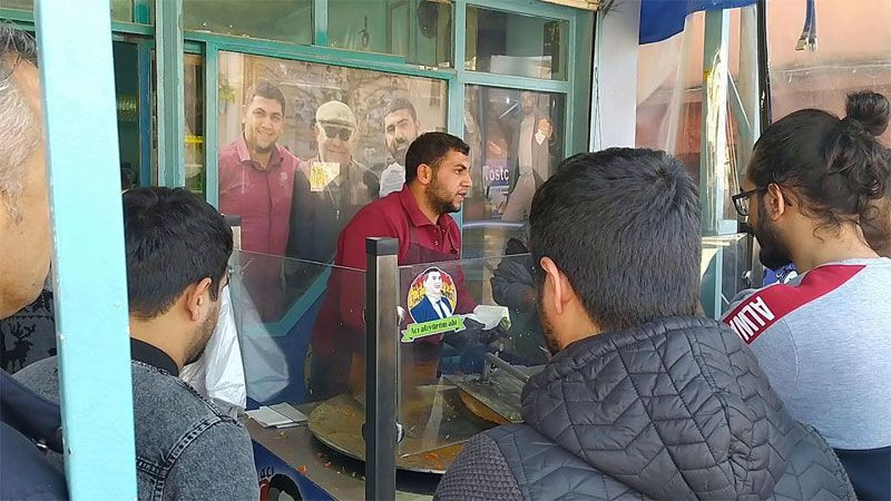 'Tostçu Mahmut' olarak bilinen sosyal medya fenomeni Anıl Kurt Adana'da gözyaşlarıyla uğurlandı - Resim: 1