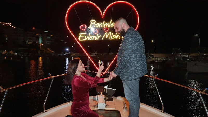 Bursa’da erkek arkadaşına teknede önünde diz çöküp evlenme teklif etti - Resim: 4