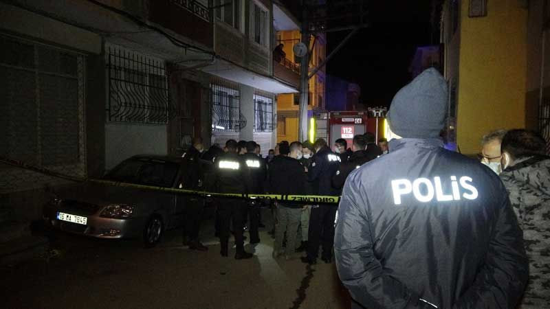 Çocuklarının gözü önünde karısını bıçaklayarak öldürdükten sonra evi ateşe verdi - Resim: 2