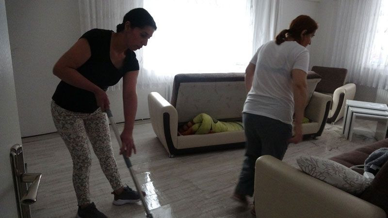 Kızlarının sınava gireceği okula bakmaya gitmişlerdi, eve döndüklerinde şoke oldular - Resim: 3