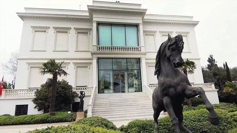 Sabancı'nın gayrımeşru kızı, Atlı Köşk'ü satılığa çıkardı! 200 milyon lira istiyor... - Resim: 2