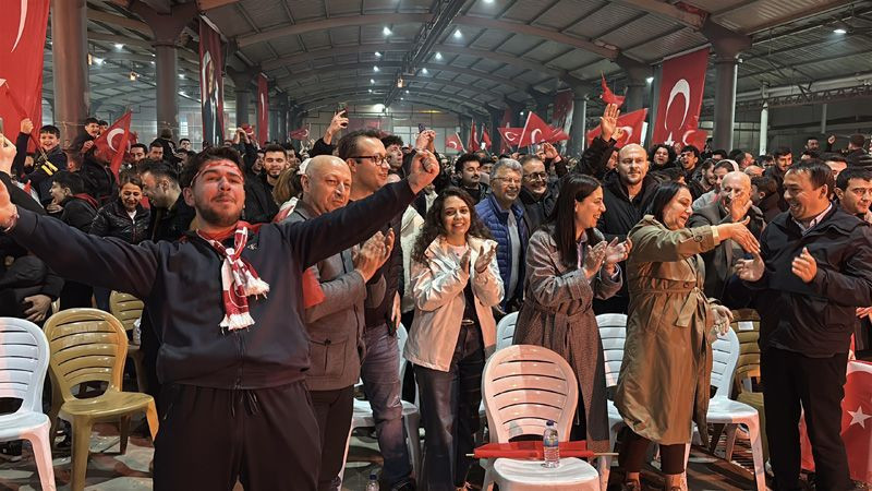 A Milli Takım'ın zaferi Türkiye'de büyük coşkuyla kutlandı - Resim: 1