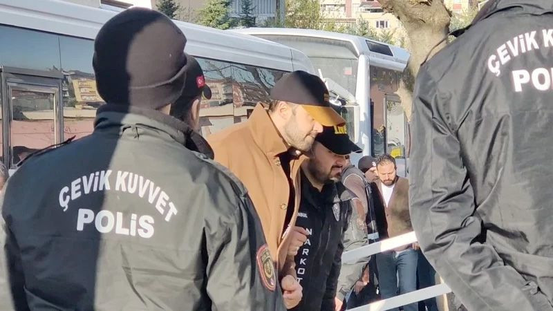 İstanbul'da baskın! Nusret'in kardeşi Özgür Gökçe ve Kısmetse Olur kızı da var - Resim: 2