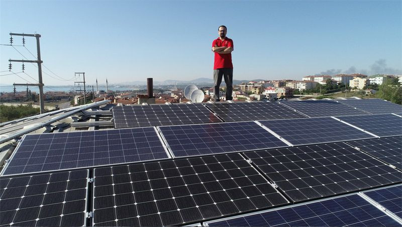 Evin çatısına kurdu fatura ödemediği gibi ayda 300 TL para kazanıyor - Resim: 1