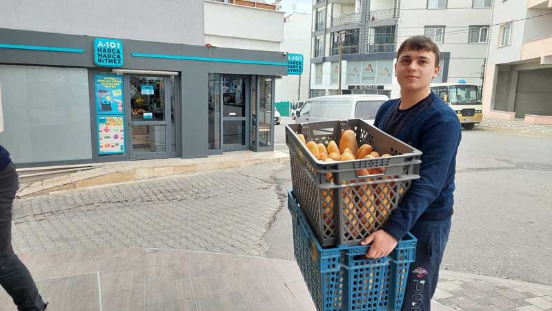 Tekirdağ'da zincir market şubesini pes ettirdiler! Gazetecileri görünce kağıdı söktüler - Resim: 1