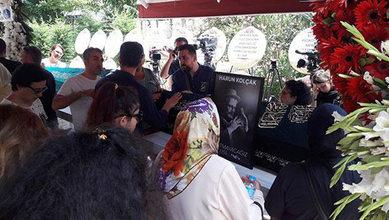 Harun Kolçak'ın cenazesi dikkat çeken detaylar - Resim: 2