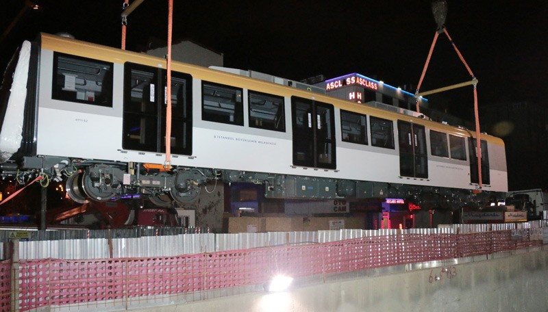 Üsküdar Çekmeköy metrosu vagonları raylara indirildi - Resim: 1