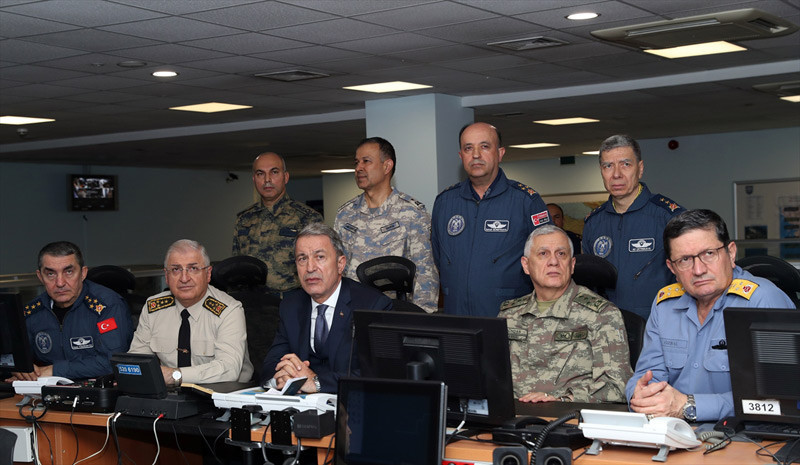 Hulusi Akar harekatı bizzat takip etti dikkat çeken detaylar  - Resim: 1