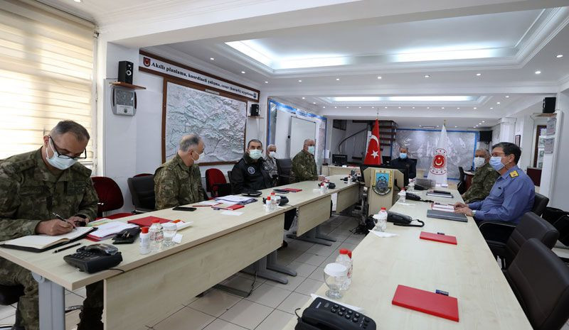 Hulusi Akar Namaz Dağı'nda terörle mücadele tedbirlerini inceledi - Resim: 4