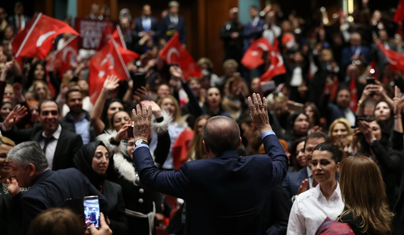 Erdoğan güzellik uzmanlarının arasında kalınca - Resim: 1