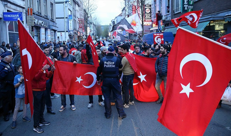 Gurbetçiler referandum sonuçlarını çılgınca kutladı - Resim: 4