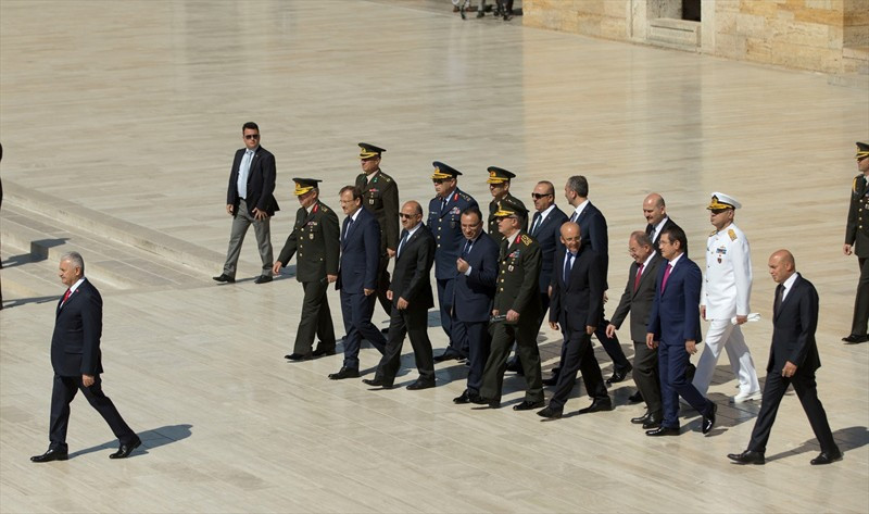 Kritik YAŞ zirvesi öncesi üyeler Anıtkabir'e böyle geldi  - Resim: 2