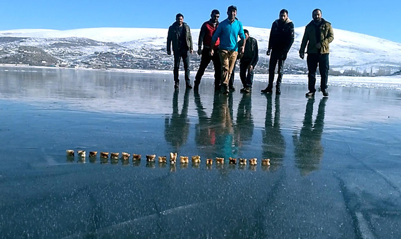 Çıldır Gölü üzerinde oyun oynadılar - Resim: 4