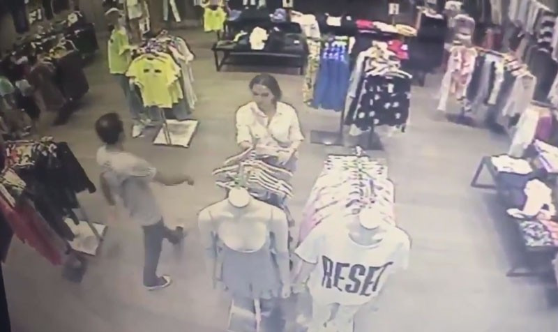 Genç kıza iğrenç taciz! Olay görüntüler - Resim: 4