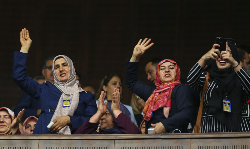 AK Parti grubunda dikkat çeken anlar! - Resim: 3