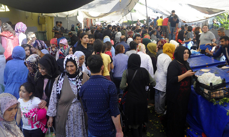 Pazarın tamamını satın aldı vatandaşlara dağıttı - Resim: 4