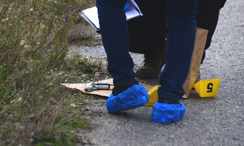 Dayısının gözü önünde silahı göğsüne ateşledi - Resim: 1