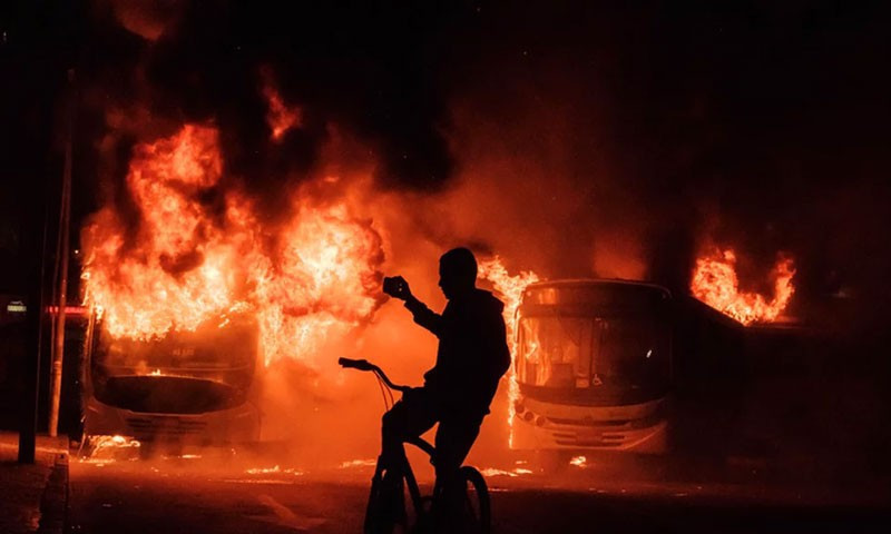 O ülke alev alev yanıyor! Olayların önüne kimse geçemiyor - Resim: 2