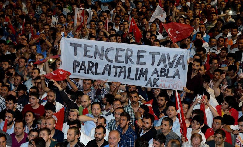 Ak Parti mitinginde edepsiz pankart! - Resim: 4