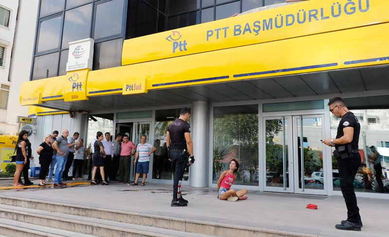 Antalya'da ortalığı birbirine katan Dilara hırsızlıktan tutuklandı - Resim: 4