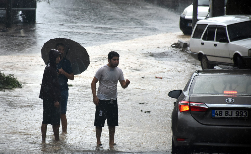 Bodrum'da sağanak yağış hayatı felç etti - Resim: 1